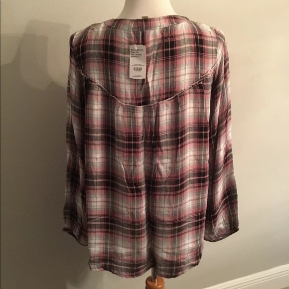 Gorgeous plaid button down - Picture 2 of 2